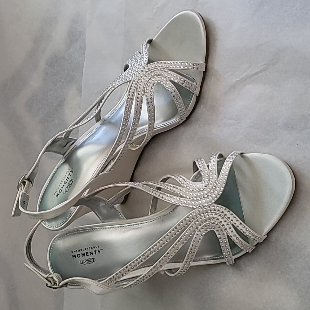Unforgettable Moments sz9 wedge white w rhinestone adorned straps special occas